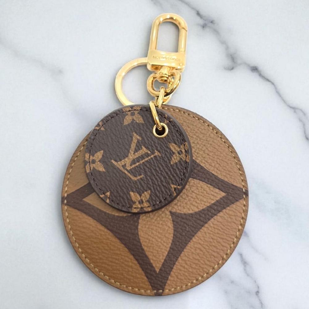 ✨️Authentic Louis Vuitton Reverse Monogram Charm / Key Chain - Picture 7 of 10